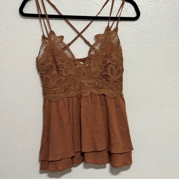 Listicle crochet layered tank nwt size small - Picture 3 of 8